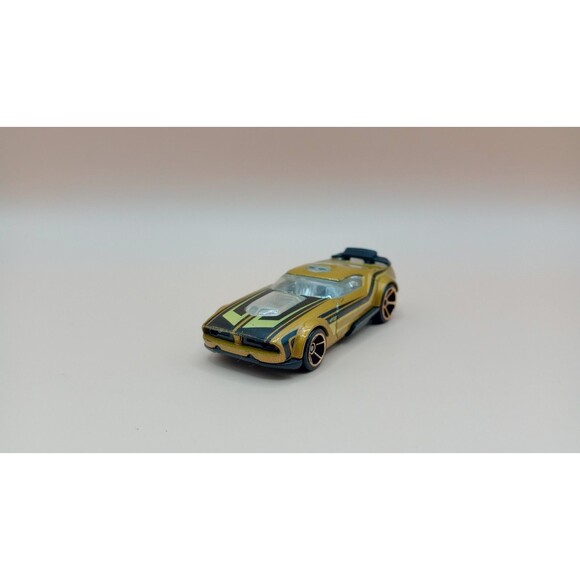 2010 Hot Wheels B32 Fast Fish Gold HW Faster Than Ever 1:64 Loose - Picture 1 of 7